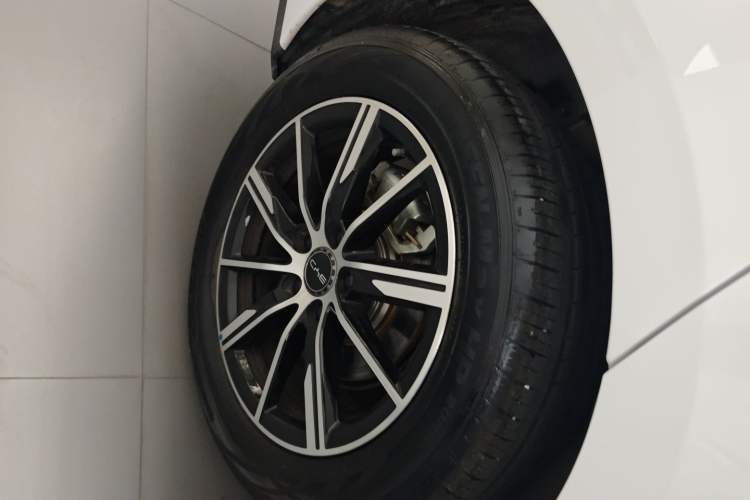Used BYD Seal 06 New Energy 2025 DM-i Smart Drive 120KM Prestige Model Right Rear Wheel Hub