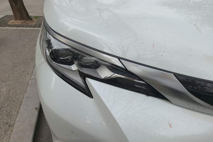 Used Toyota SIENNA 2021 2.5L Hybrid Platinum Edition Right Front Headlight