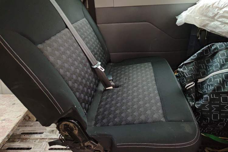 Used SAIC MAXUS Xintu V80 2021 2.0T Manual Classic Aoyuntong Short Wheelbase Ultra-Low Roof 5/6-Seater Left Rear Seat