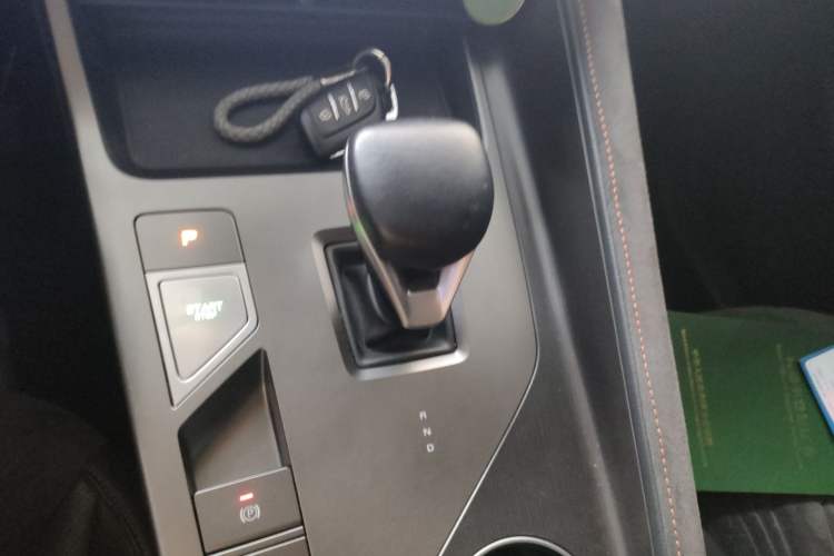 Used Roewe D5X DMH 2024 135 Tech Edition Gear Lever