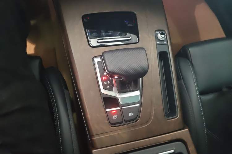 Used Audi Q5L 2025 quattro 45th Anniversary Edition 40 TFSI Luxury Dynamic Model
