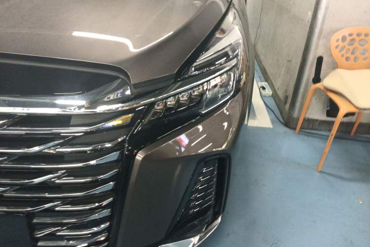 Used Buick GL8 2023 Facelifted Land Cruiser Executive Luxury Version
