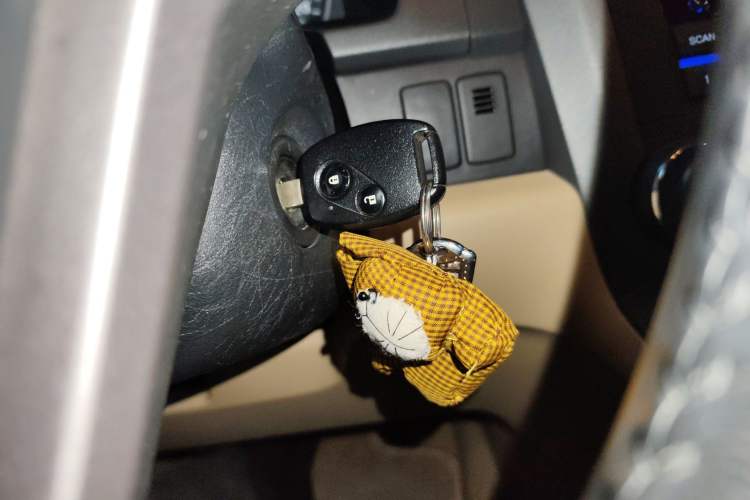 Used Honda CR-V 2010 2.4L automatic four-wheel drive luxury version Vehicle Key