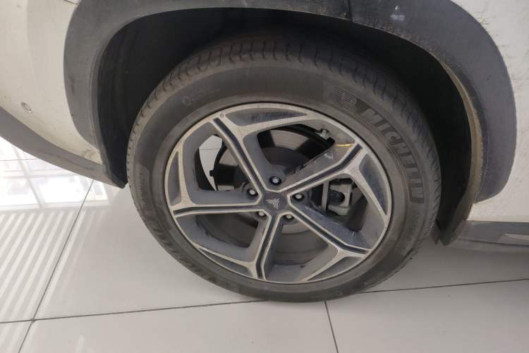 Used NETA L 2024 Extended-Range 310 Flash Charge PRO Edition Right Rear Wheel Hub