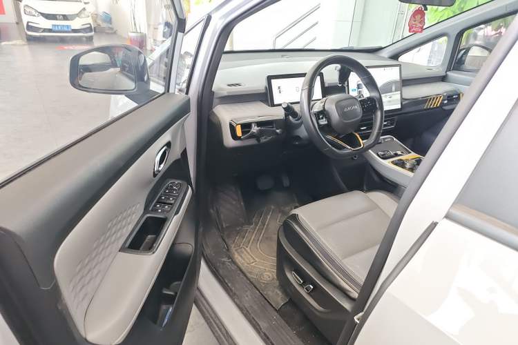 Used AION Y 2022 80 Ultra-Long Range Edition Driver Seat