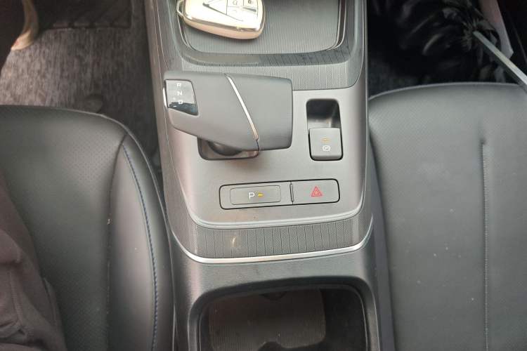 Used CHANGAN Eado DD 2023 Blue Whale NE 1.5T GDI DCT Luxury Edition Gear Lever