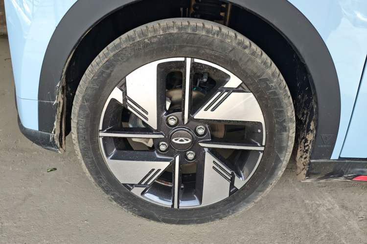 Used Chery New Energy Boundless Pro 2022 301km LingShou Edition Lithium Iron Phosphate Left Front Wheel Hub