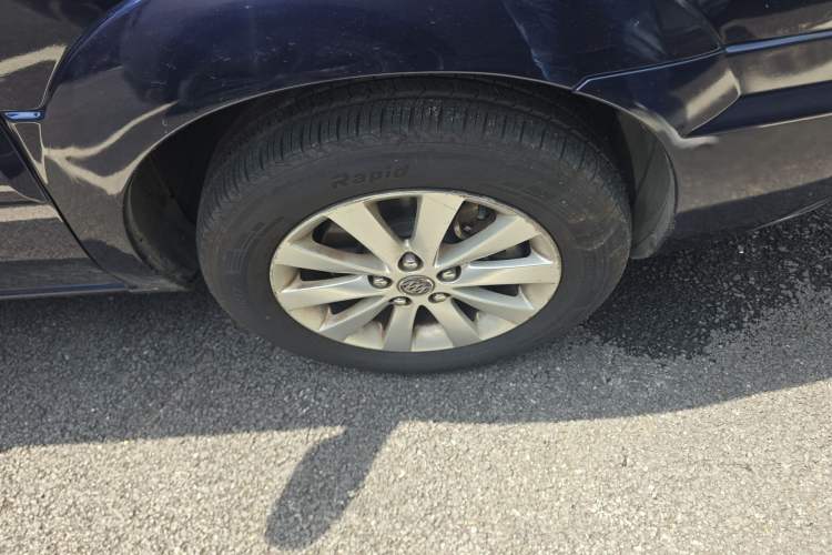 Used Buick GL8 2011 2.4L LT Executive Edition Right Front Wheel Hub