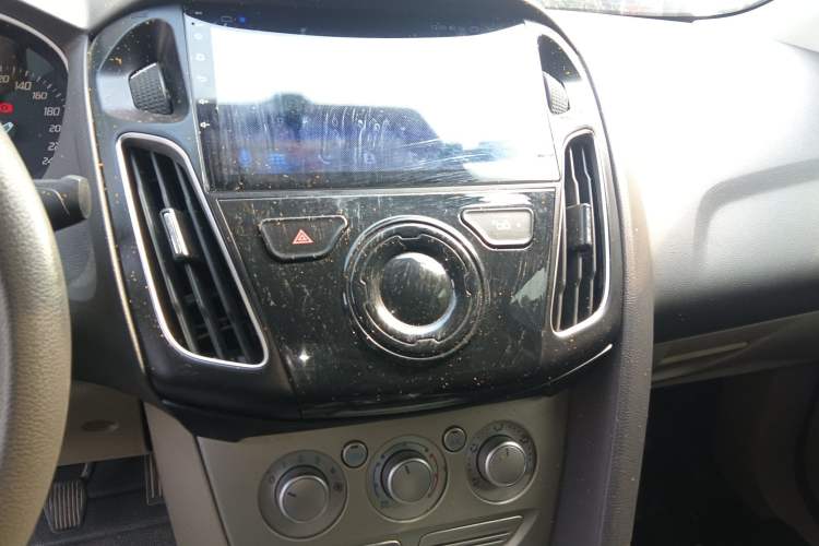 Used Ford Focus 2012 Sedan 1.6L Manual Comfort Model
