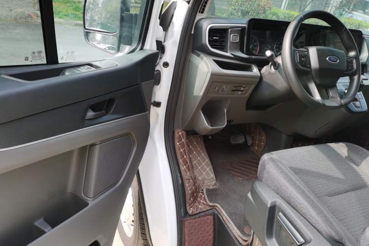 Used Ford Transit 2023 2.0T Gasoline Automatic Multi-Function Commercial Vehicle Short Wheelbase Mid-Roof Design 5/6 Seats