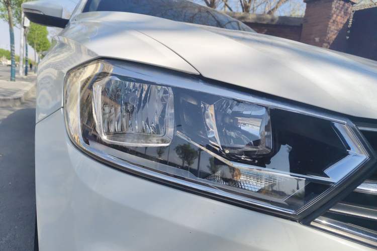 Used Volkswagen Bora 2019 Bora Legend 1.5L Manual Fashion Edition China VI Standard Right Front Headlight