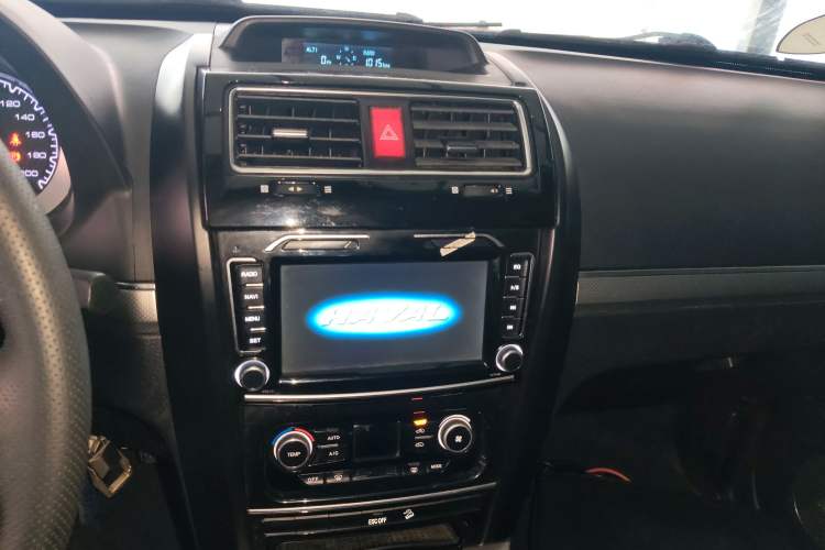 Used Haval H5 Classic 2016 Classic Edition 2.0T Manual Two-Wheel Drive Elite Model Audio And AC Panel