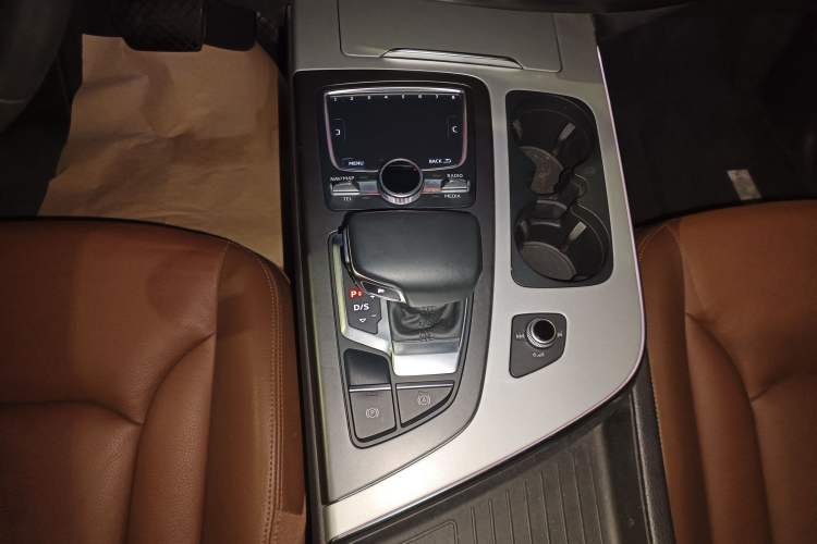 Used Audi Q7 2018 40 TFSI Comfort Model
