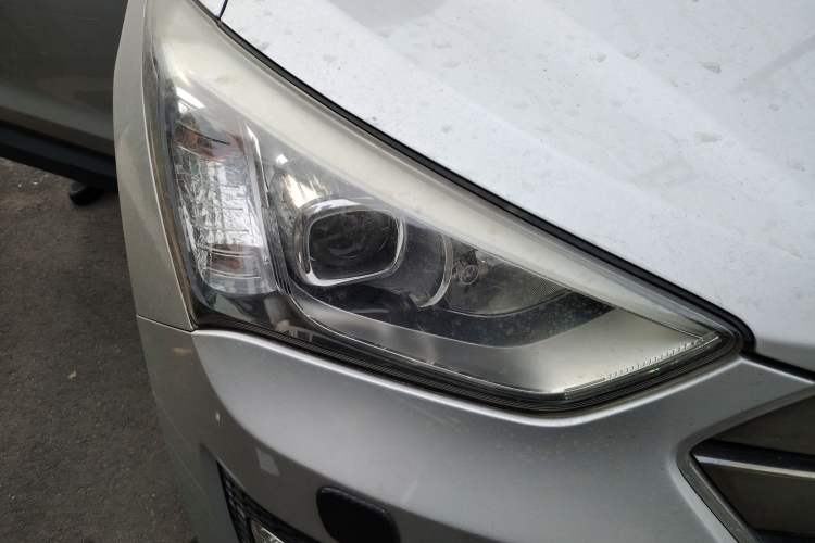 Used Hyundai Santa Fe 2013 2.0T Automatic All-Wheel Drive Top Trim