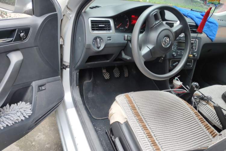 Used Volkswagen Santana 2015 1.6L Manual Comfort Edition
