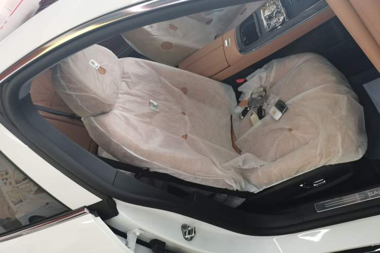 Used Geely Galaxy 8 2025 130km EM-i Prestige Edition Right Front Seat