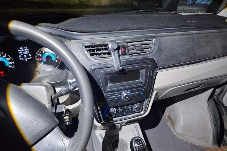 Used Jinbei New Hiace X30L 2016 1.3L Wealth Edition Van DLCG12 Audio And AC Panel