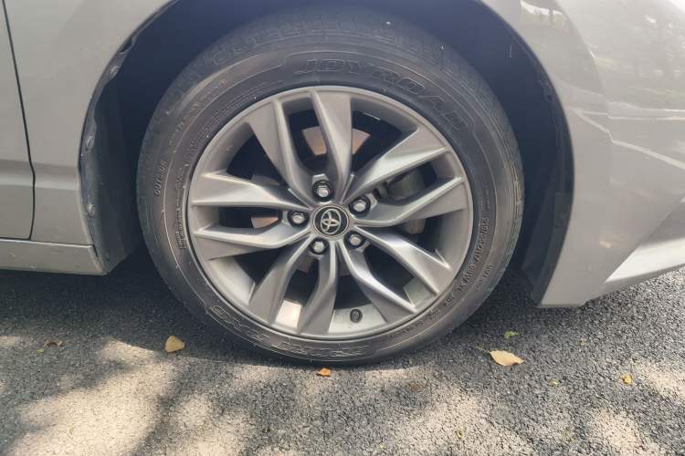 Used Toyota Avalon 2019 Dual-Engine 2.5L Luxury Edition China VI Standard