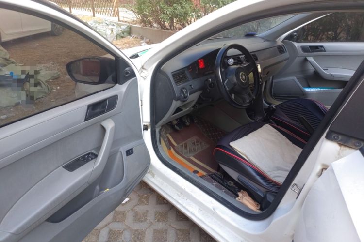 Used Volkswagen Santana 2015 1.6L Manual Fashion Edition