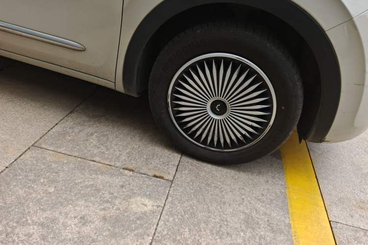 Used Wuling Bingo 2024 333 km Lingxi Connected Version Right Front Wheel Hub