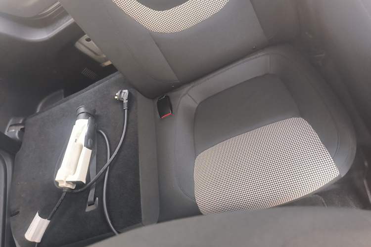 Used Wuling Hongguang MINIEV 2024 3rd Generation 215km Youth Edition Left Rear Seat