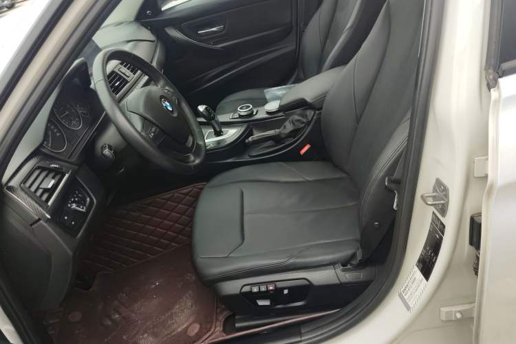 Used BMW 3 Series 2015 320i Active Edition
