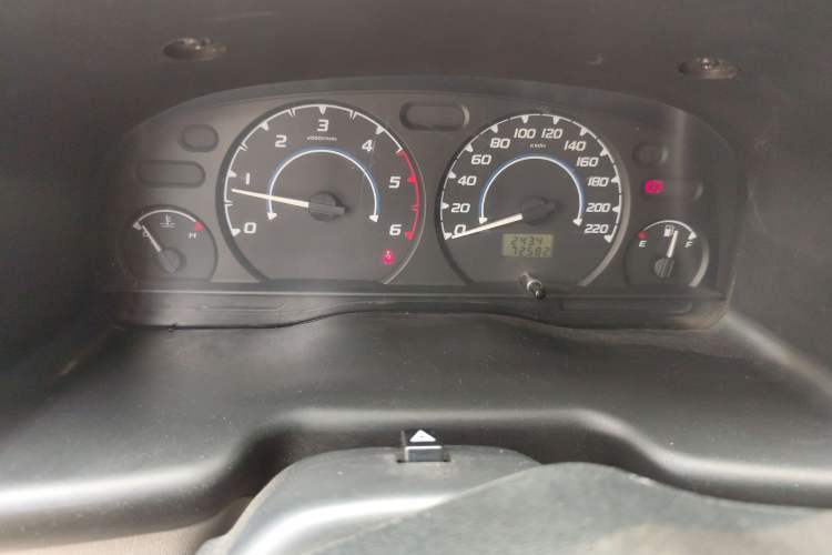 Used JMC Transit 2019 2.8T Commercial Version Short Wheelbase Mid-Roof 6-Seater China VI JX493 Odometer Close Up