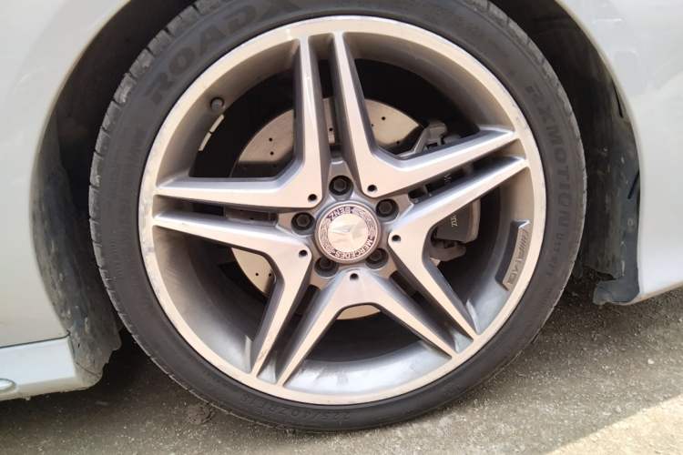 Used Mercedes-Benz CLA 2015 CLA 220 4MATIC Right Front Wheel Hub