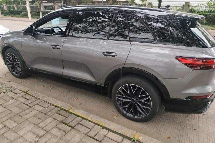 Used Audi Q5 e-tron 2022 40 e-tron Starlight Edition Mech Kit