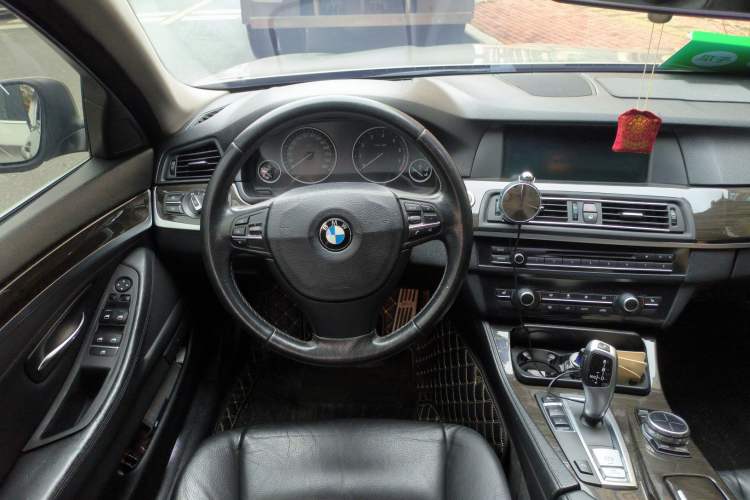 Used BMW 5 Series 2013 530Li Leading Model
