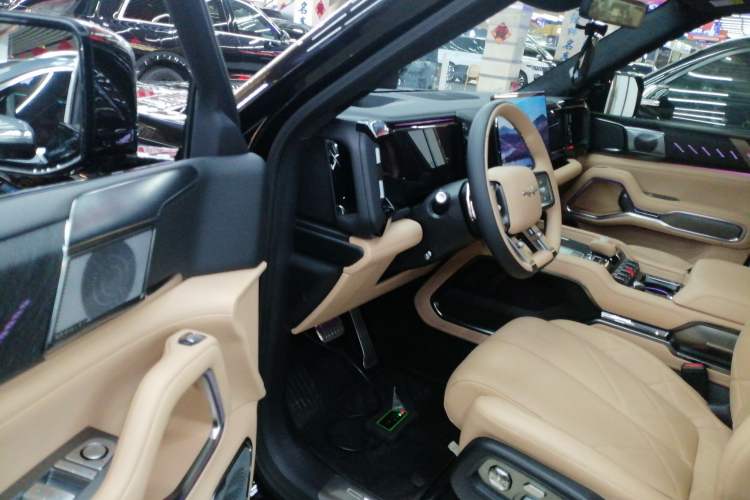 Used Formula Leopard Leopard 8 2025 Smart & Brave Flagship Edition 7 Seats