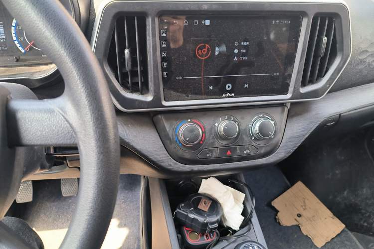 Used CHANGAN KAICHENG Ruixing M60 2023 1.5L GDI Comfort-Class Passenger Vehicle 6/7 Seats Audio And AC Panel