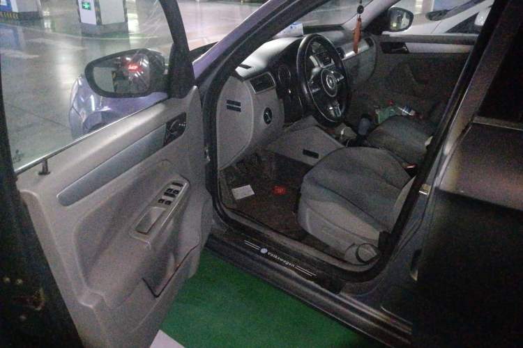 Used Volkswagen Bora 2012 1.6L Manual Fashion Edition Driver Seat