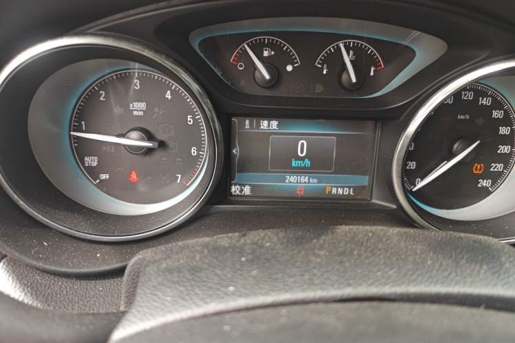 Used Buick Envision 2014 28T Four-Wheel Drive Luxury Model Odometer Close Up