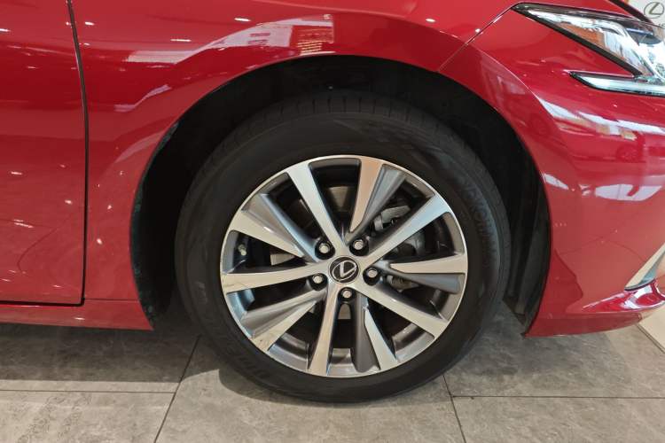 Used Lexus ES 2020 200 Luxury Edition Right Front Wheel Hub