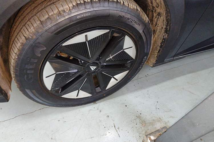 Used Deepal S07 2025 215Max Deep Blue Intelligent Driving AD PRO Range-Extended Version Left Front Wheel Hub