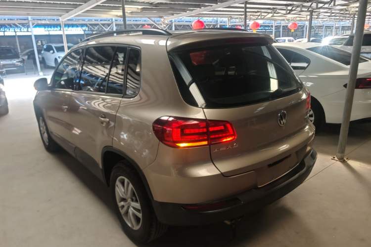 Used Volkswagen Tiguan 2016 300TSI Manual Two-Wheel Drive Trend Edition Rear Left 45 Deg