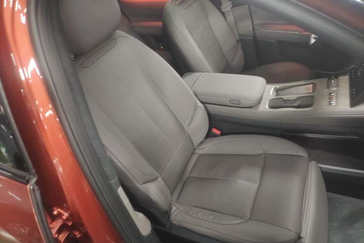 Used Nio ES7 2022 75 kWh Right Front Seat