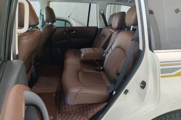 Used Nissan Patrol 2017 4.0L SE U.S.-Spec Version Left Rear Seat