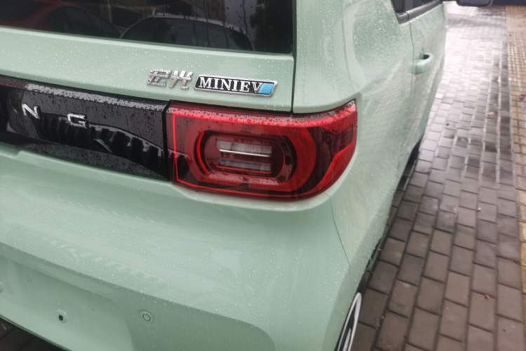 Used Wuling Hongguang MINIEV 2021 Macaron Fashion Edition Lithium-Ion Battery Right Rear Taillight