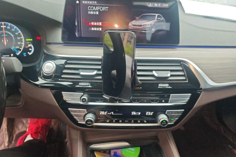 Used BMW 5 Series New Energy 2019 Updated Version 530Le Luxury Package Audio And AC Panel