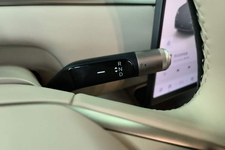 Used ONVO Luxeed L90 2025 Model—Max Six-Seater Version
