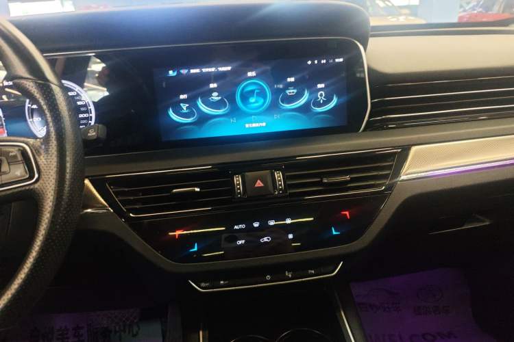 Used Hongqi HS5 2022 2.0T Smart Connect Flagship All-Wheel-Drive Version Audio And AC Panel