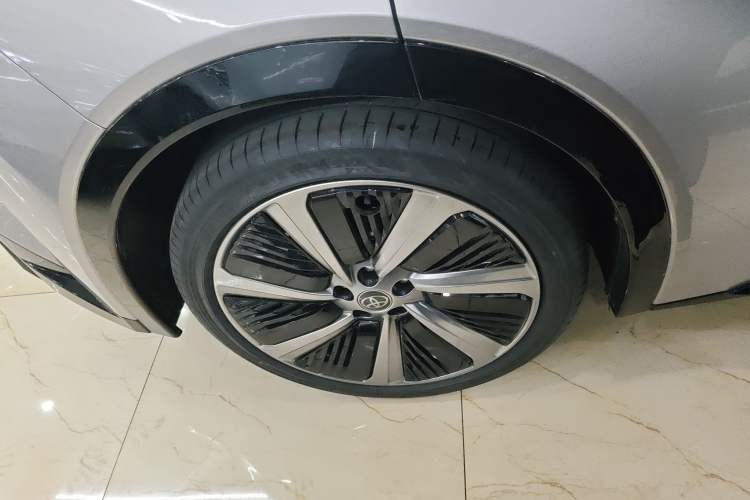 Used Toyota bZ5 2025 Model 550 PRO Right Rear Wheel Hub