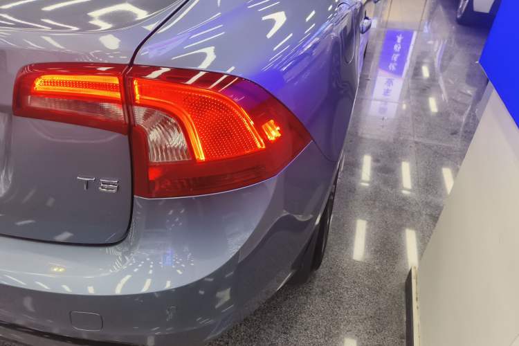 Used Volvo S60 2017 S60L T5 Zhiyue Edition
