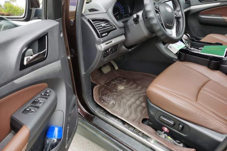 Used BYD S7 2015 2.0T Upgraded Automatic Luxury Version Driver Seat