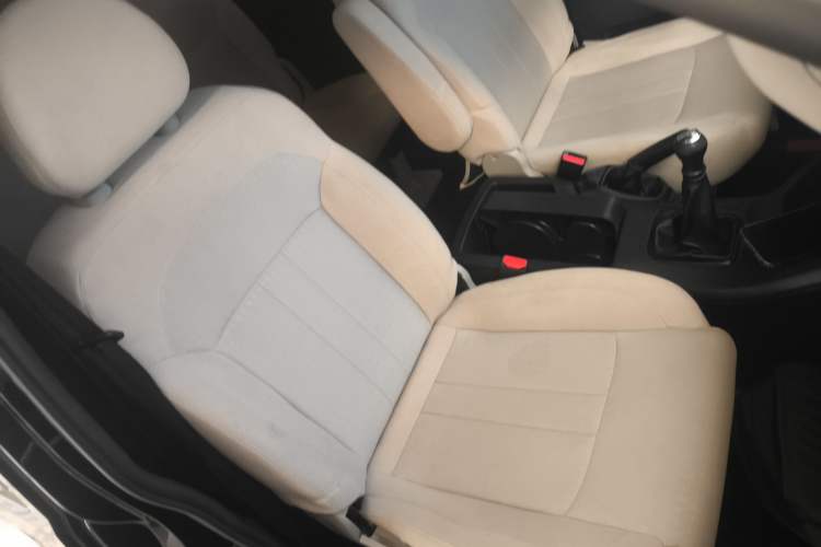 Used FORTHING Lingzhi 2023 M5L 1.6L Base Model 7 Seats Right Front Seat