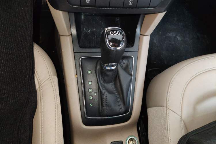 Used Skoda Yeti 2016 1.4TSI DSG Style Edition Gear Lever