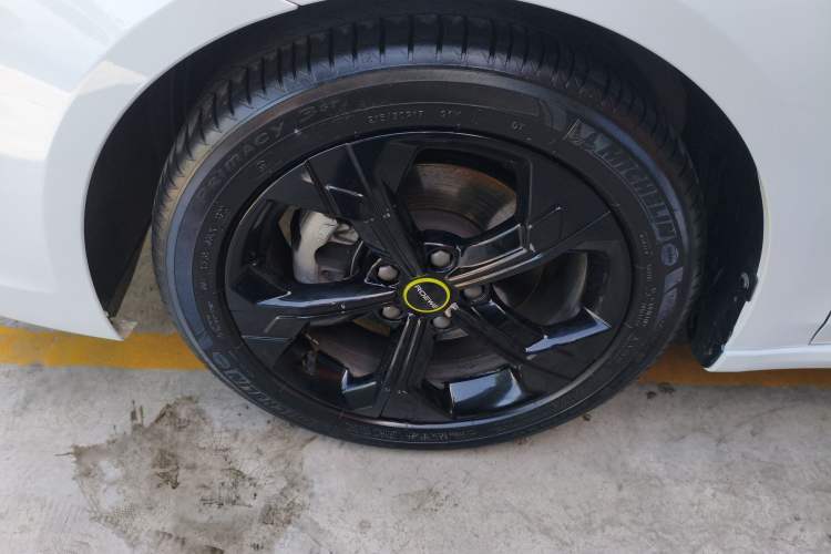 Used Roewe i6 MAX 2020 300TGI Automatic Cool & Stylish Skyroof Edition