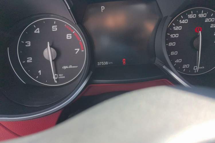 Used Alfa Romeo Stelvio 2017 2.0T 200HP Luxury Edition Odometer Close Up